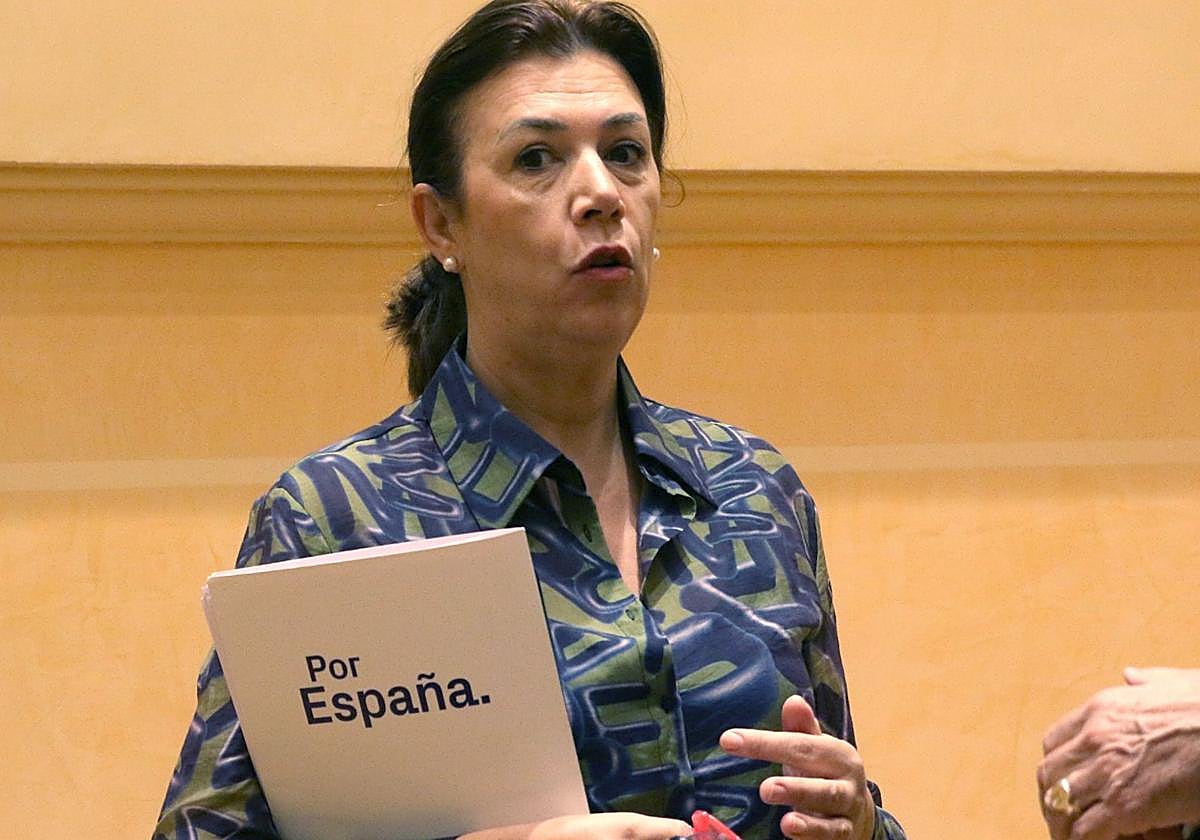 Esther Núñez, portavoz de Vox en el Ayuntamiento de Segovia, en un pleno de la corporación.