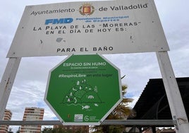 Señalización que indica el espacio sin humos en Las Moreras.