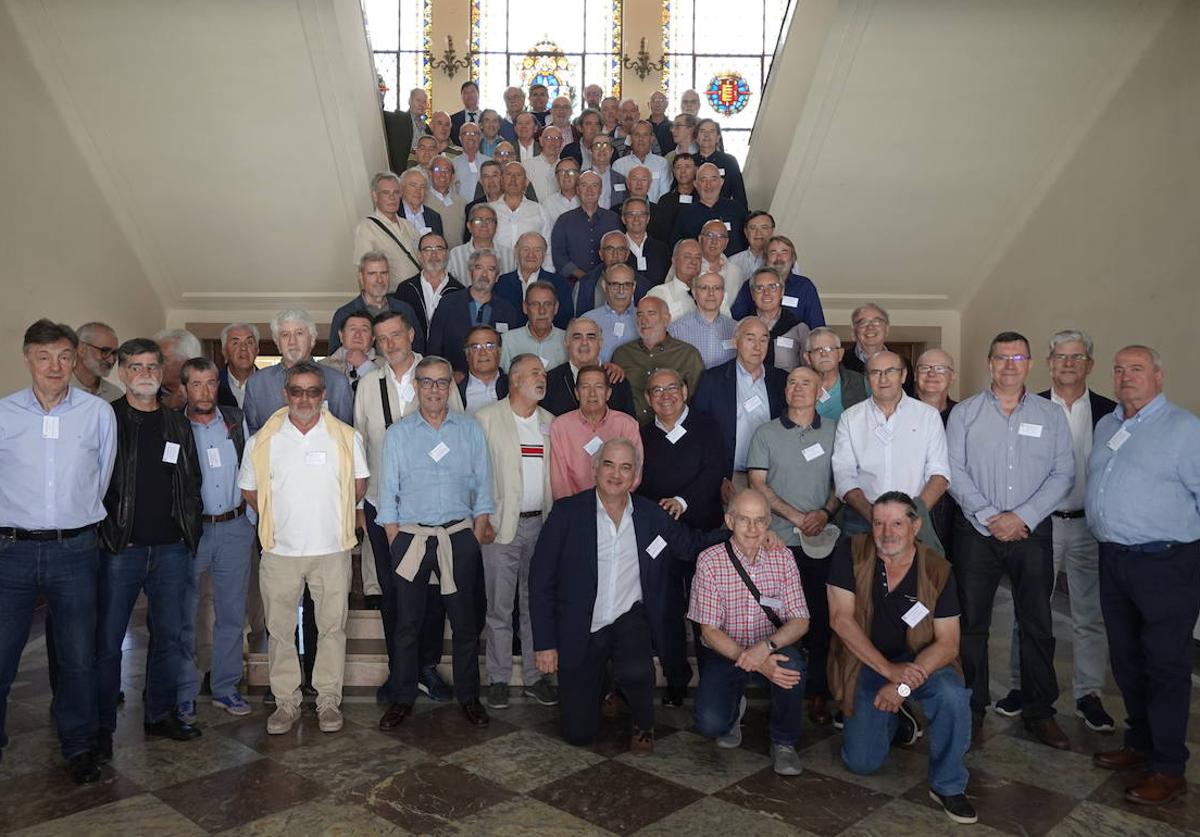 Los antiguos alumnos en el colegio Nuestra Señora de Lourdes