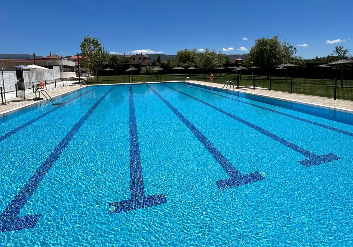 Piscina de Torrecaballeros.