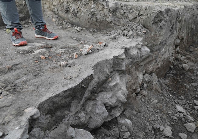 Sillar de una de los inmuebles de la ciudad de Pintia afectado por la trinchera abierta y motivo del proceso judicial.