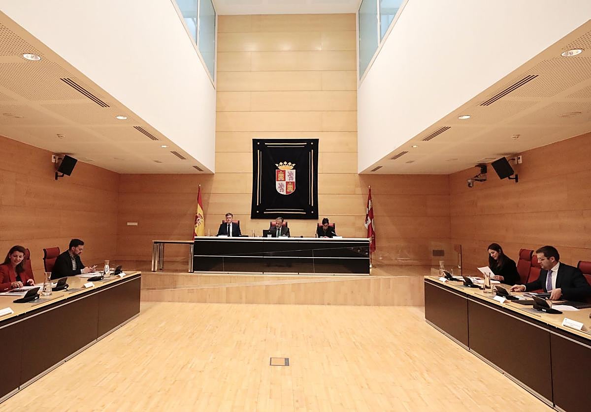 Imagen de archivo de una reunión de la Mesa de las Cortes de Castilla y León.