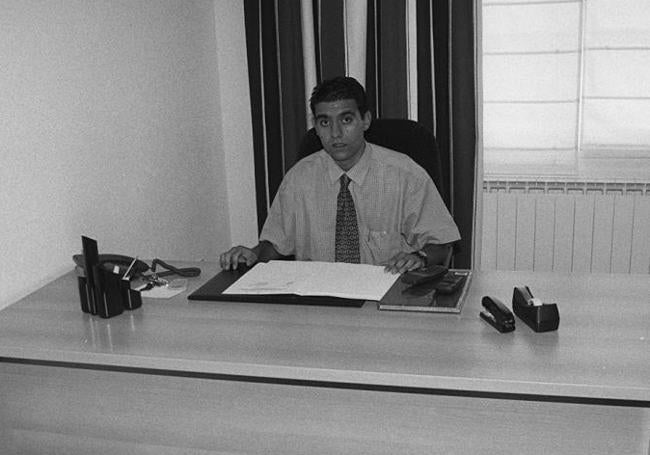 Óliver García, primer director de la Residencia, en el año 1999 tras la inauguración