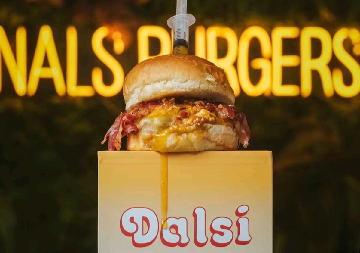 'Dalsi Burger', hamburguesa con sabor que imita al clásico jarabe.