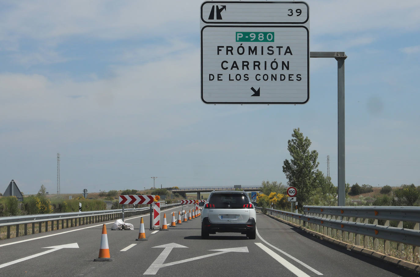 El tren de la alta velocidad invade la autovía a Cantabria