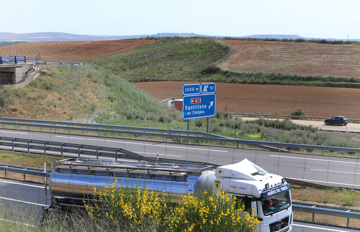 El tren de la alta velocidad invade la autovía a Cantabria