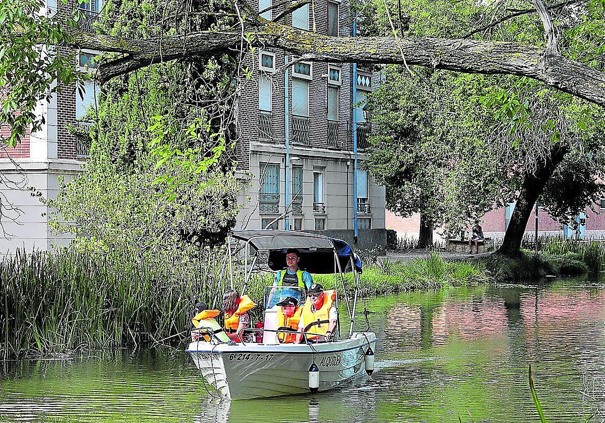 Embarcación de la Dársena del Canal.
