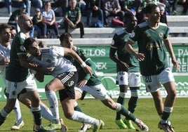 Tellechea, con el número 20, en un partido ante la Gimnástica Segoviana.