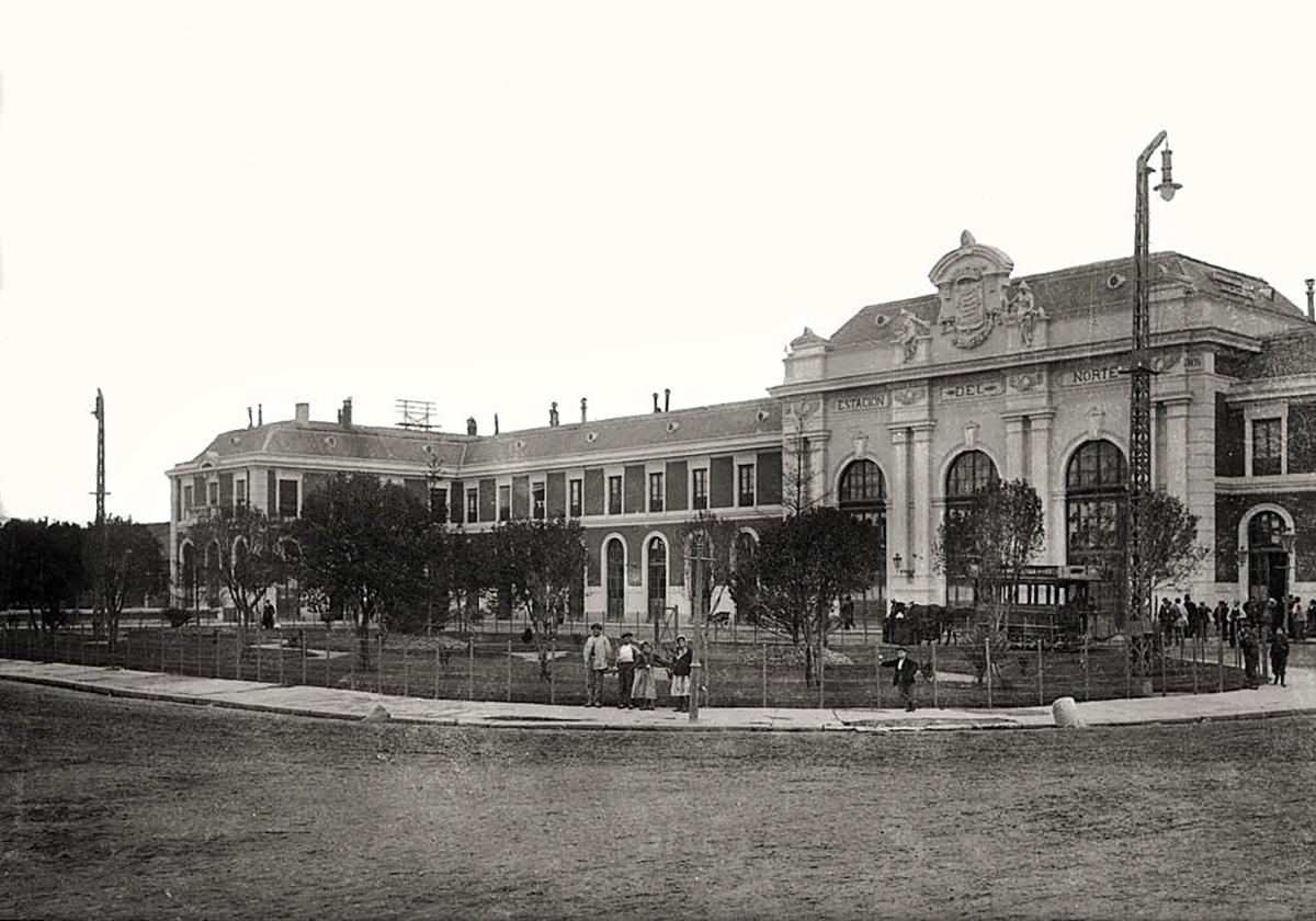 La estación en una postal histórica fechada hacia 1910.