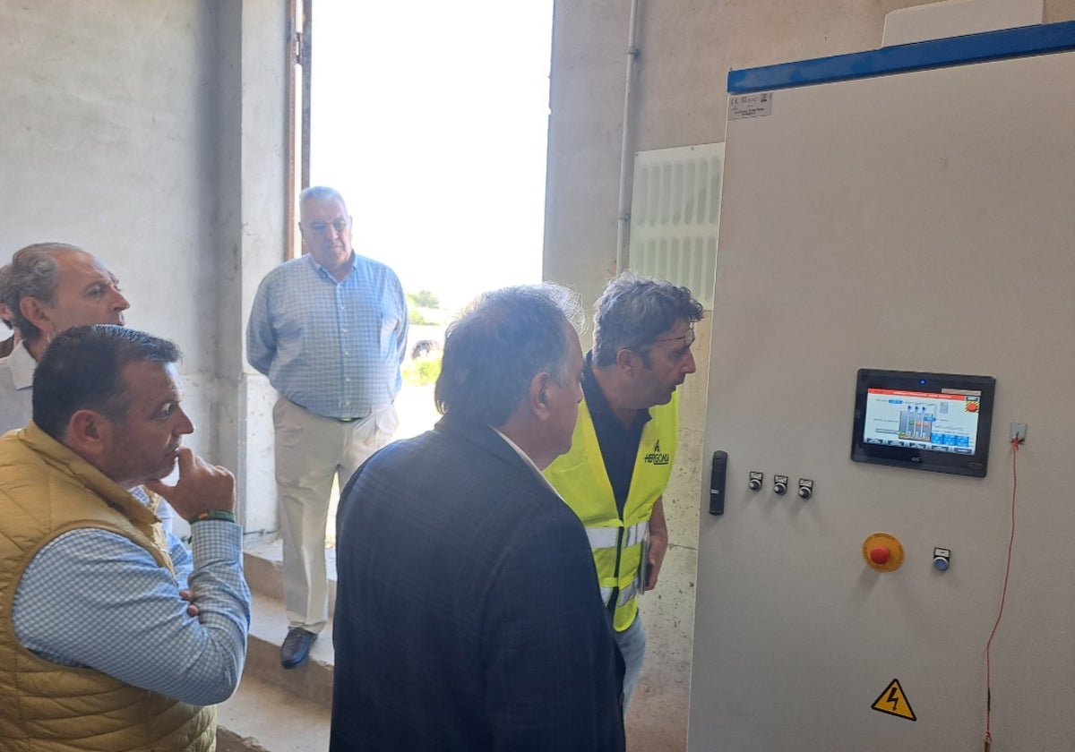 Avelino Álvarez, alcalde de Laguna de Duero, y Alfredo Fadrique, concejal de Urbanismo y Servicios Urbanos, han visitado los trabajos.