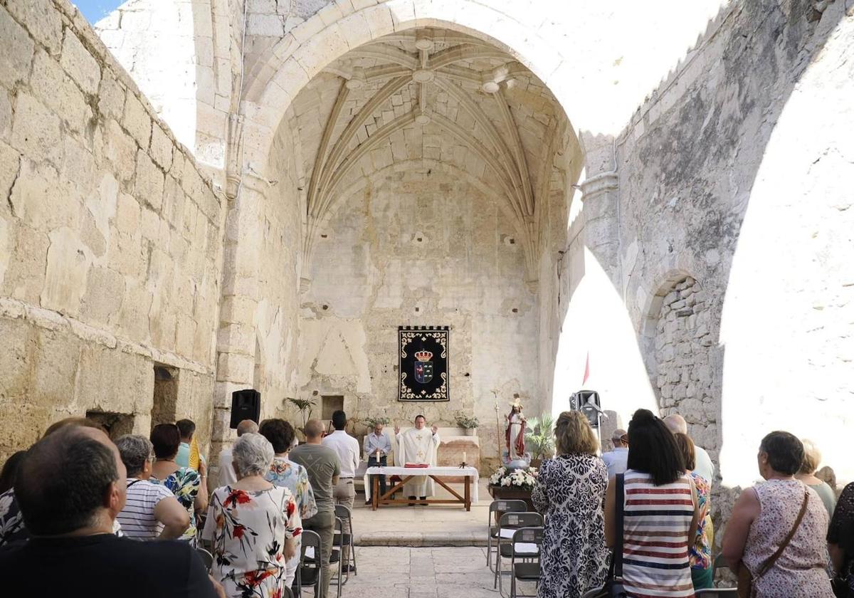 La iglesia de San Juan Bautista del municipio acogió la eucaristía