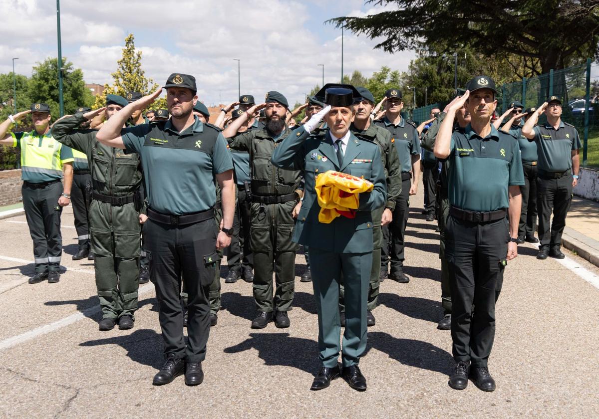 Homenaje de despedida al cabo primero de la Guardia Civil Vicente Gago.