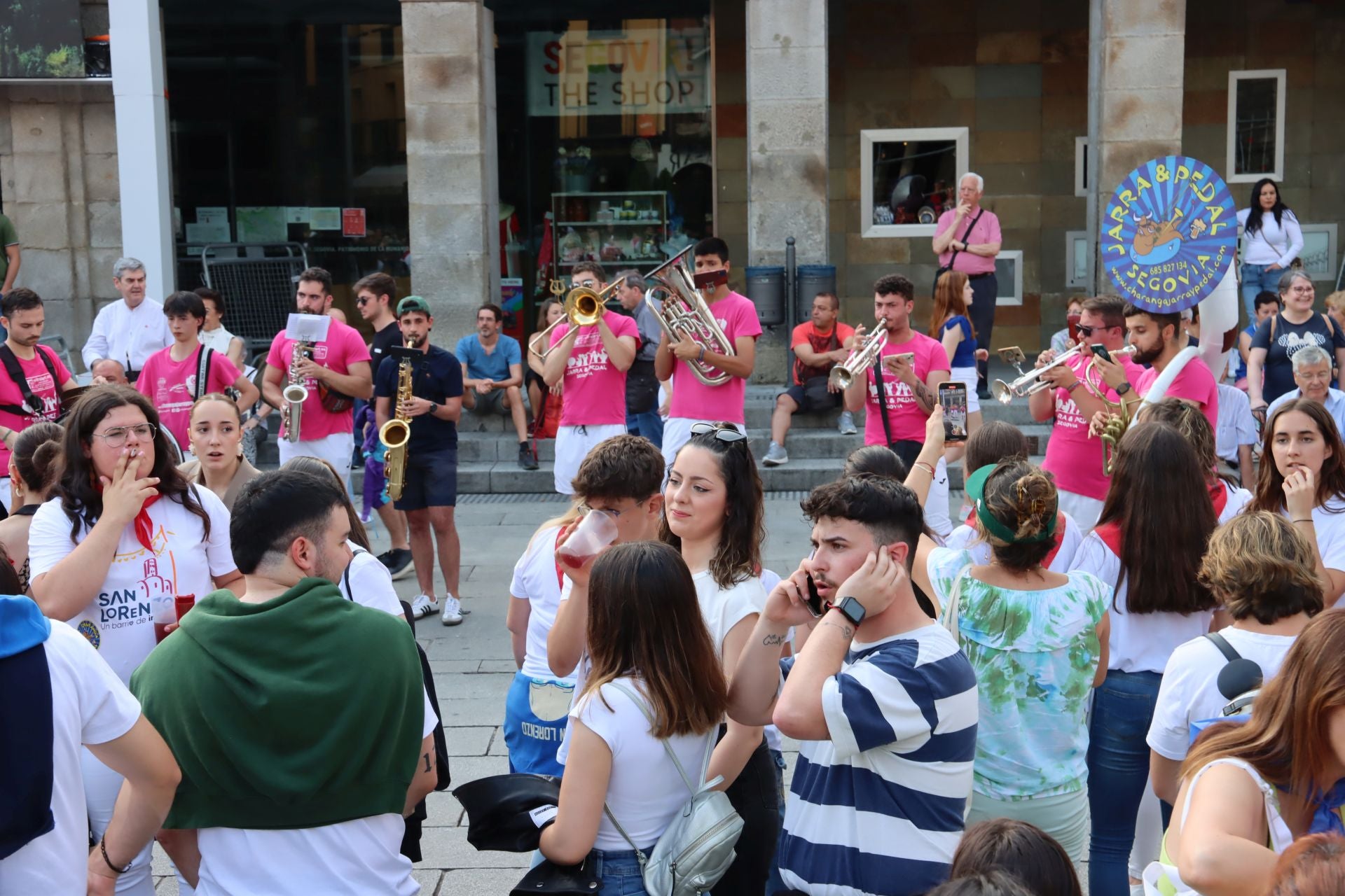 Fotografías de la concentración de peñas y charangas en Segovia