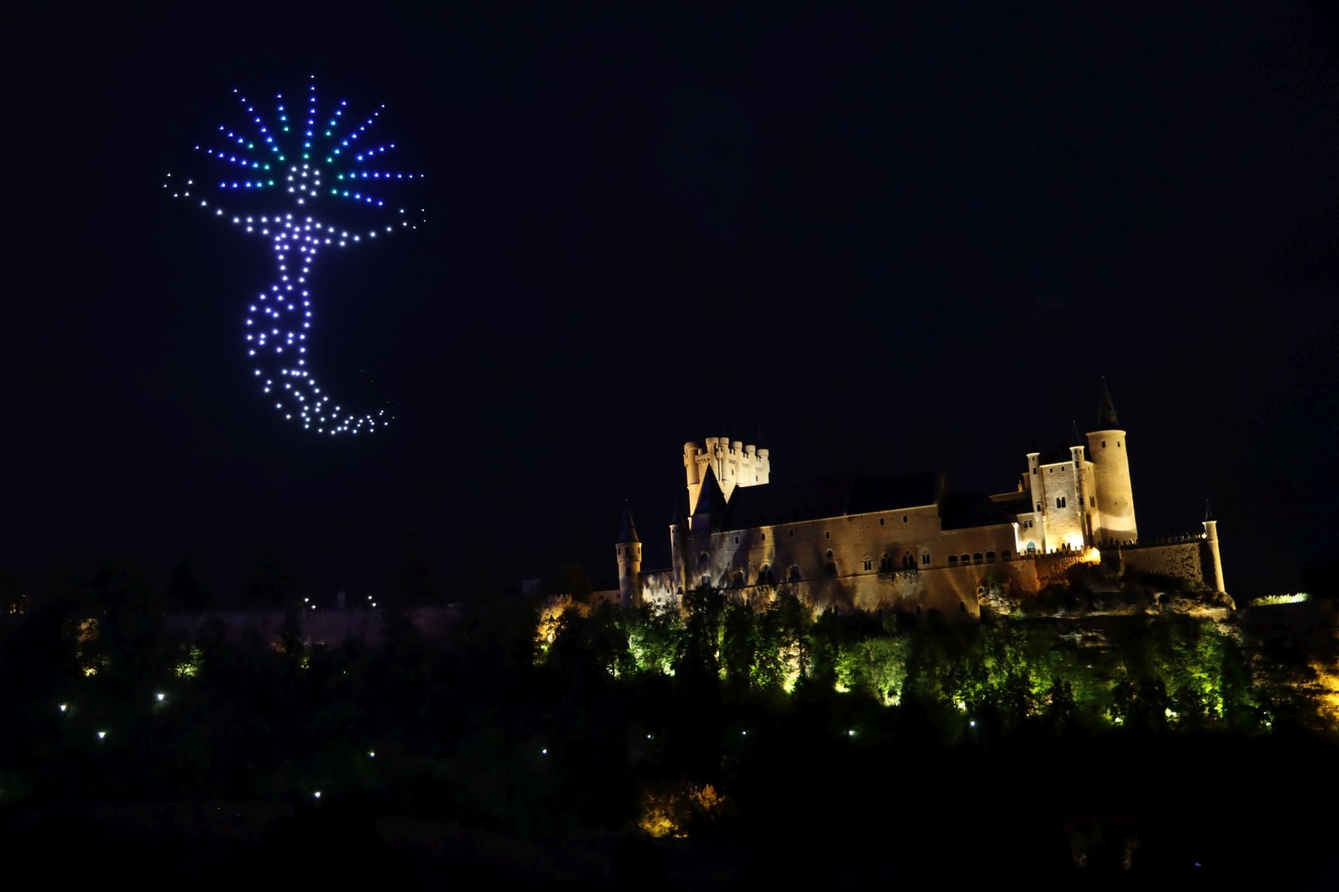 El espectáculo de drones de Segovia, en imágenes