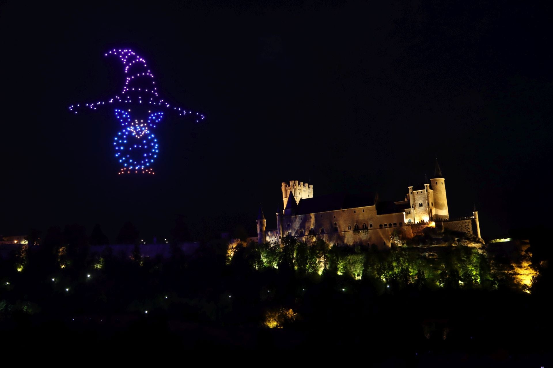 El espectáculo de drones de Segovia, en imágenes