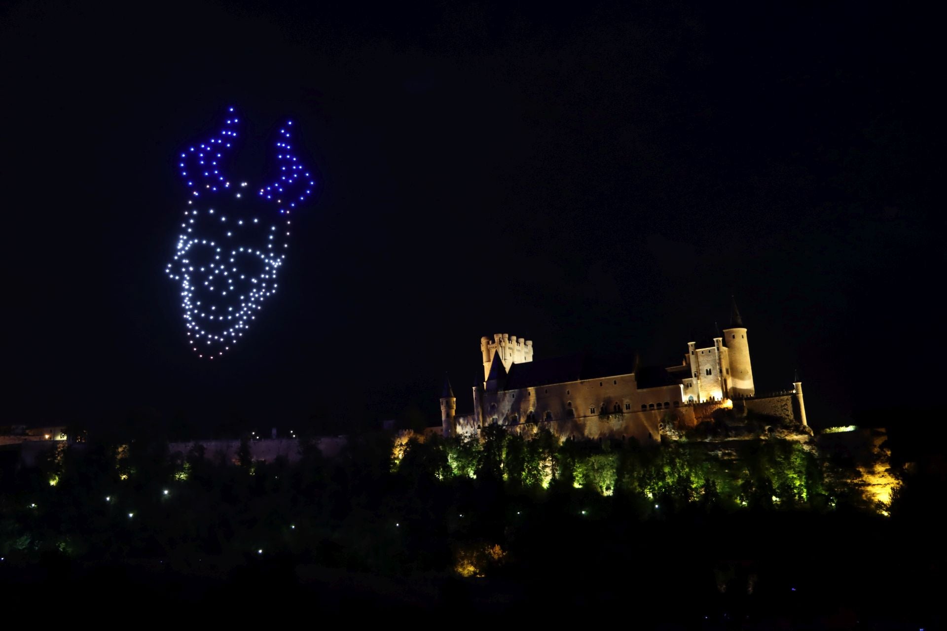 El espectáculo de drones de Segovia, en imágenes