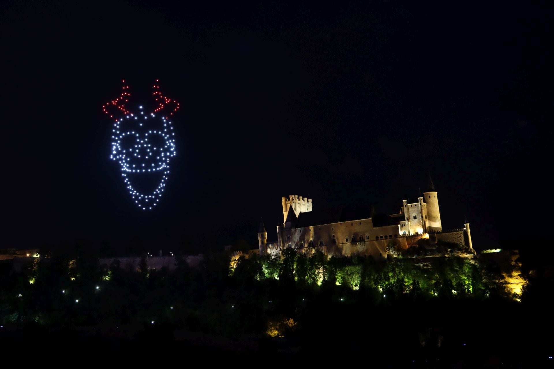 El espectáculo de drones de Segovia, en imágenes