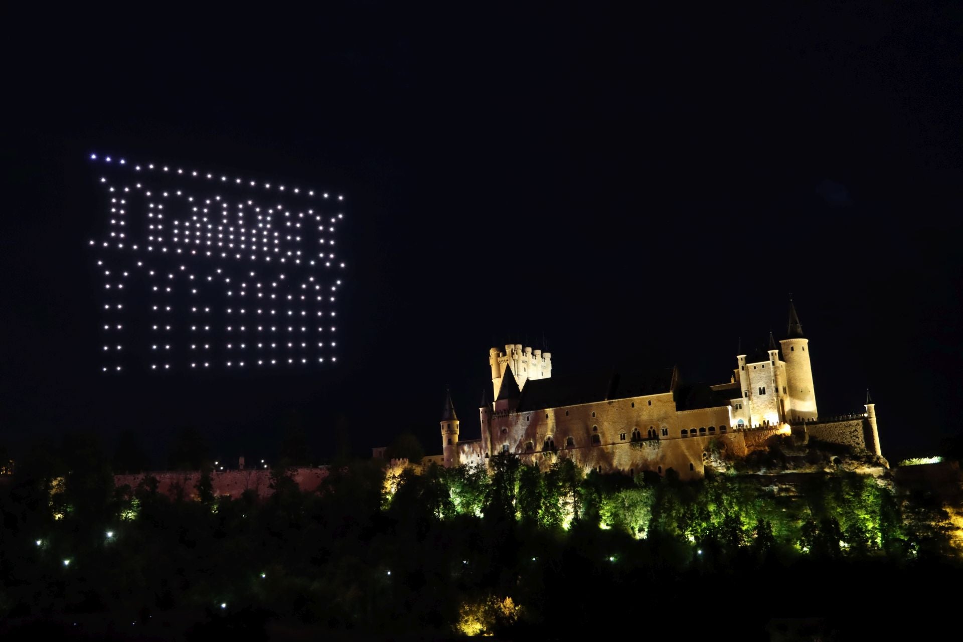 El espectáculo de drones de Segovia, en imágenes