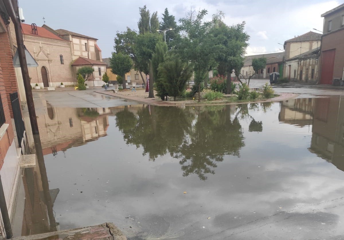Inundaciones en una de las calles de Fuente el Sol