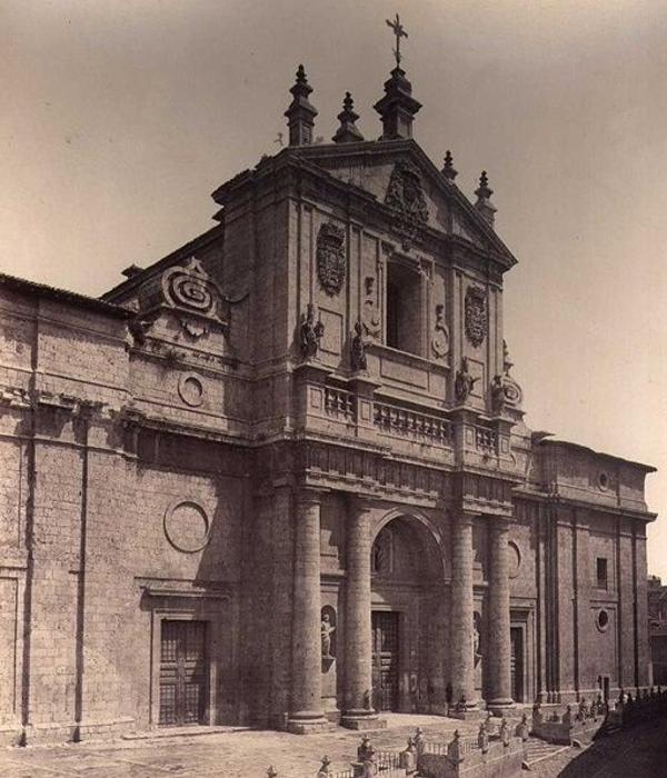 La catedral, sin torres, en 1865.