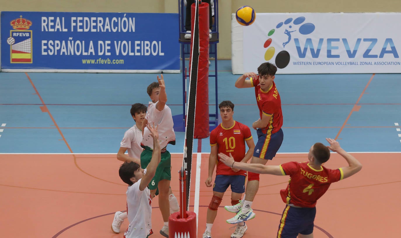 La selección española de voleibol se impone a Portugal en Palencia