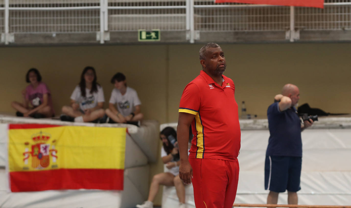 La selección española de voleibol se impone a Portugal en Palencia