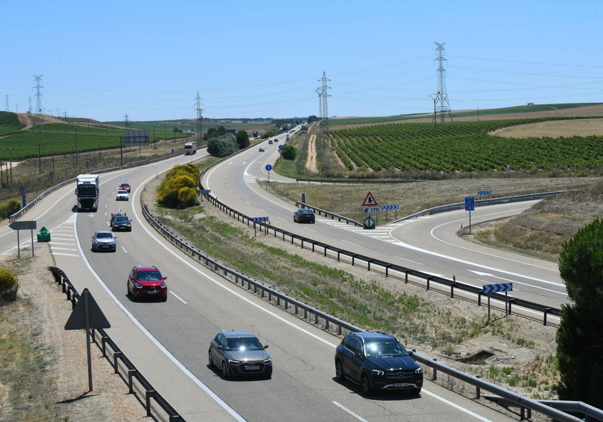 Autovía A-6 a su paso por Valladolid, el primer día de la operación salida el verano pasado.