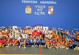 Selecciones y equipos en el frontón municipal de Íscar.