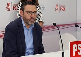 El portavoz del PSOE en la Diputación de Valladolid, Francisco Ferreira, en una rueda de prensa anterior.