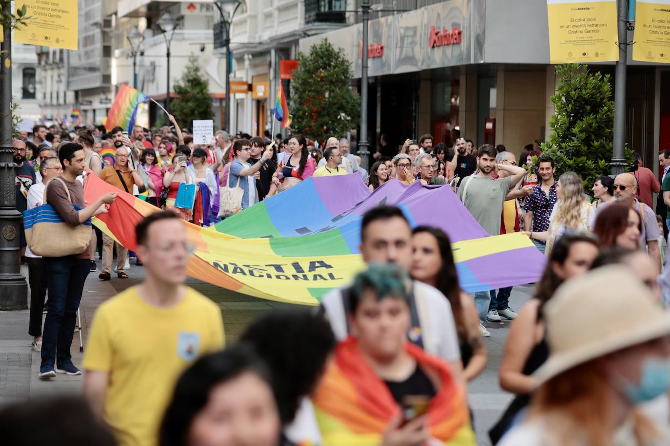 Las imágenes de la manifestación del Orgullo LGTBI+ en Valladolid