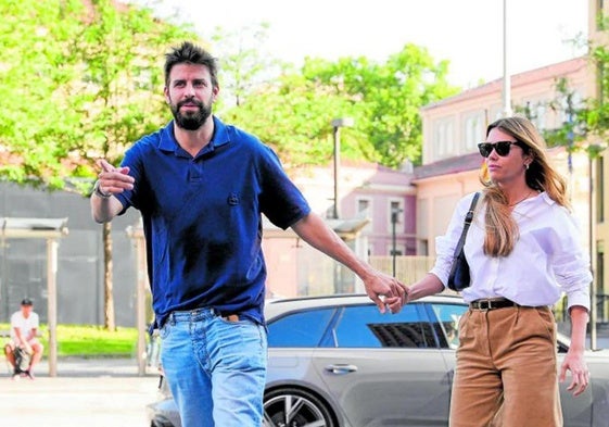 Gerard Piqué y Clara Chía a la llegada al juzgado.