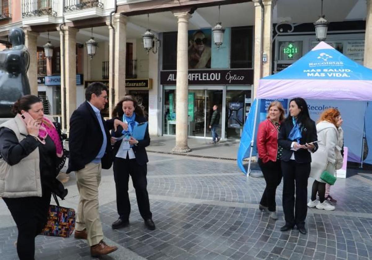 Campaña contra el cáncer de colon del Hospital Recoletas en la Calle Mayor.