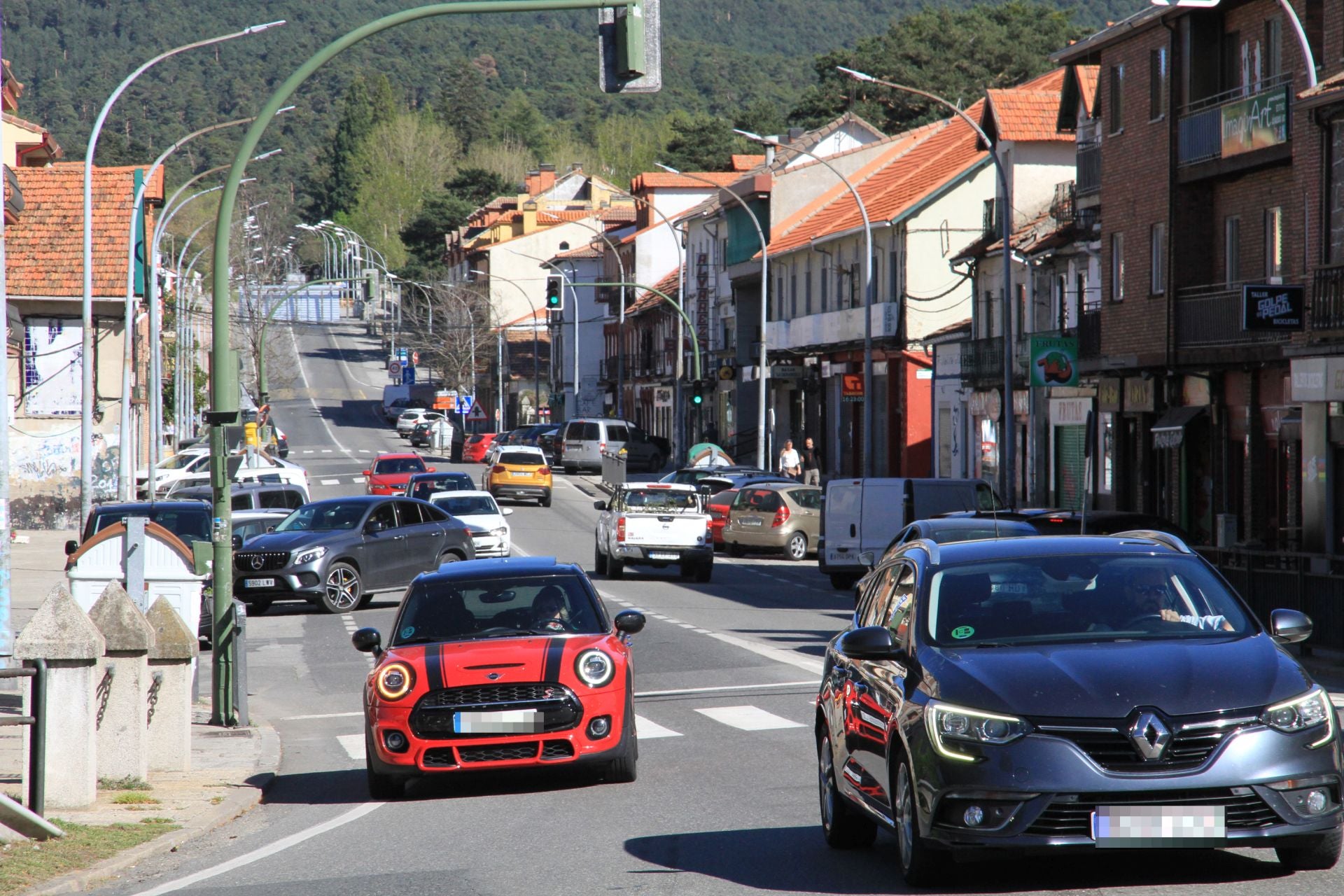 Tráfico en la travesía de San Rafael.