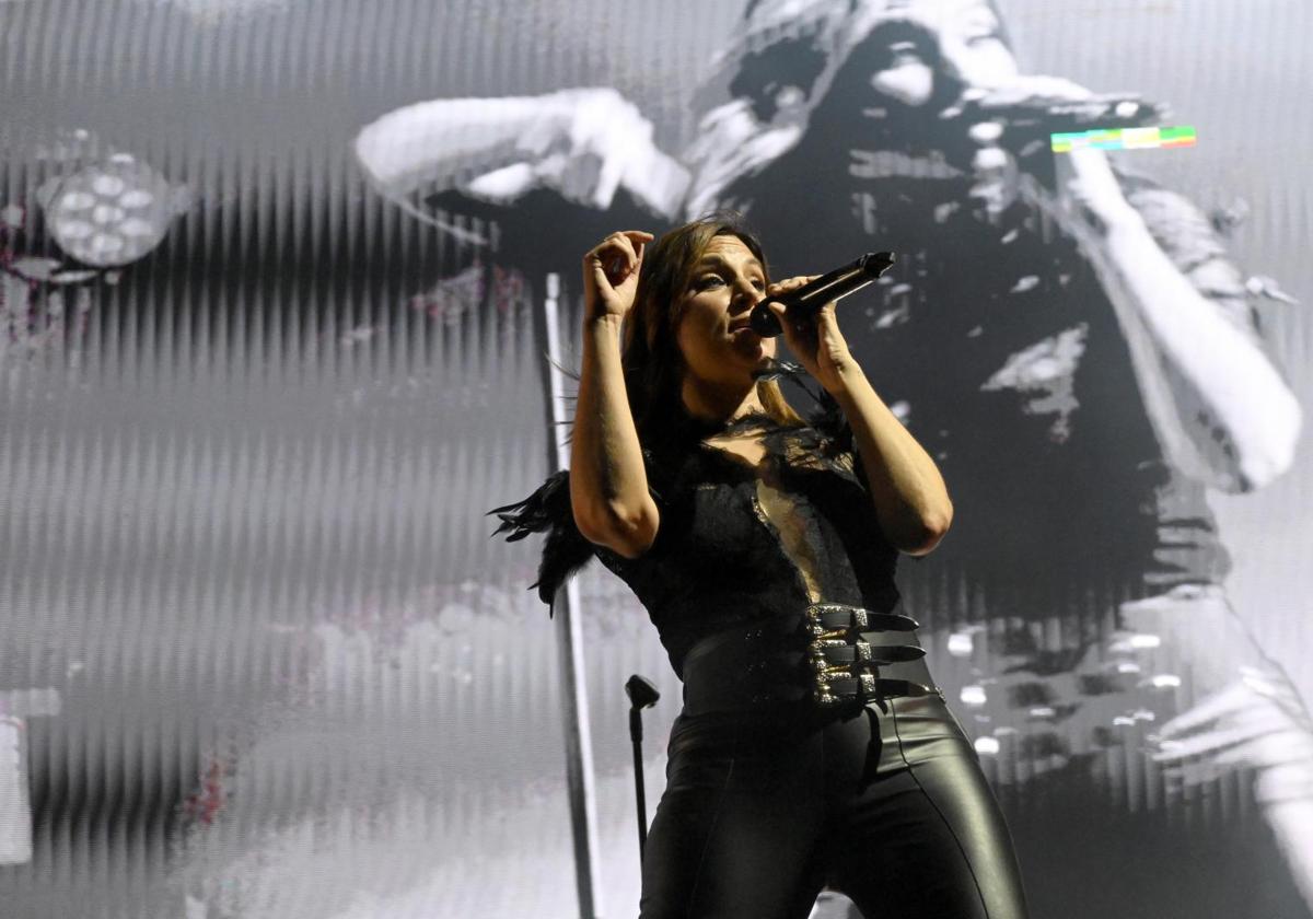 Leire Martínez, de La Oreja de Van Gogh, en plena actuación.