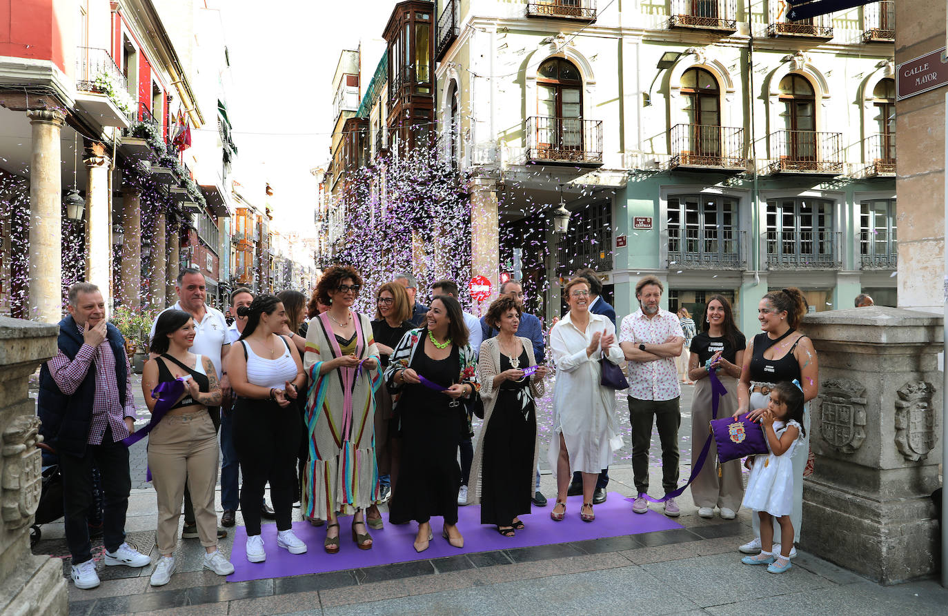 La Showpping Night llena las calles de música, compras y alfombras moradas