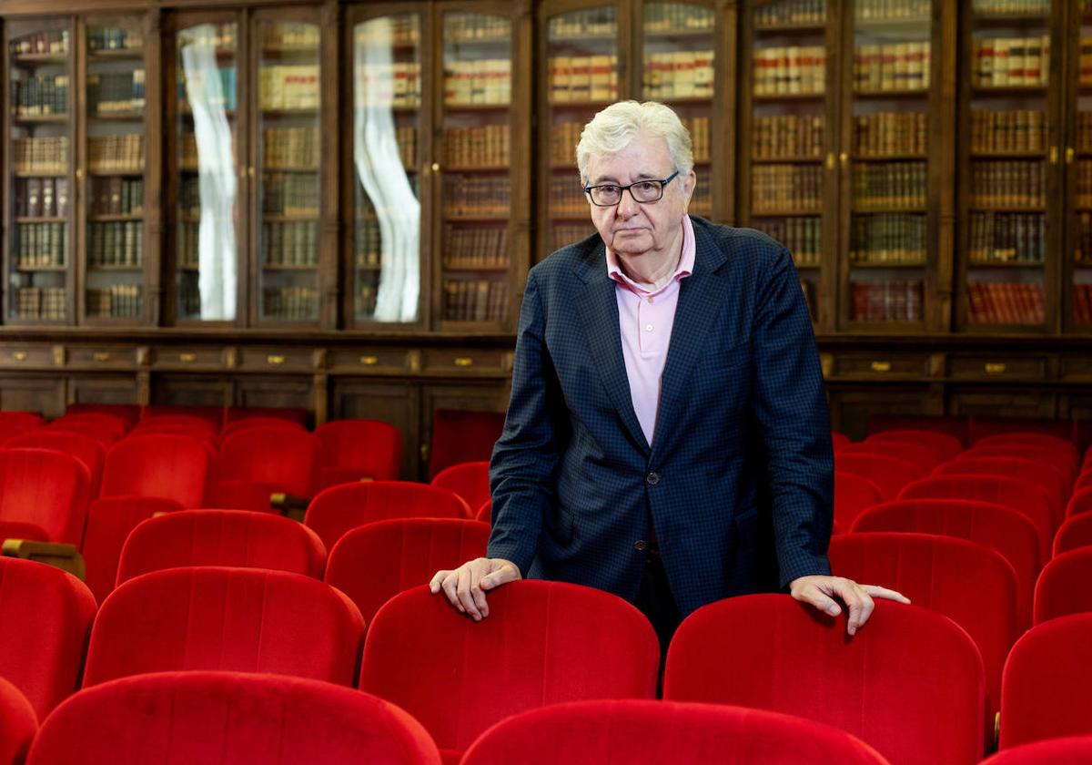 Alejandro Menéndez, en el Salón de Grados de la Facultad de Derecho de Valladolid.