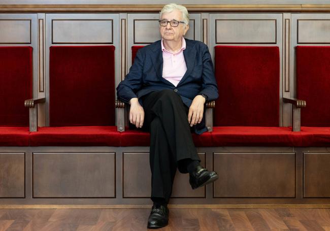 Alejandro Menéndez, en la Sala de Profesores de la Facultad de Derecho de Valladolid.