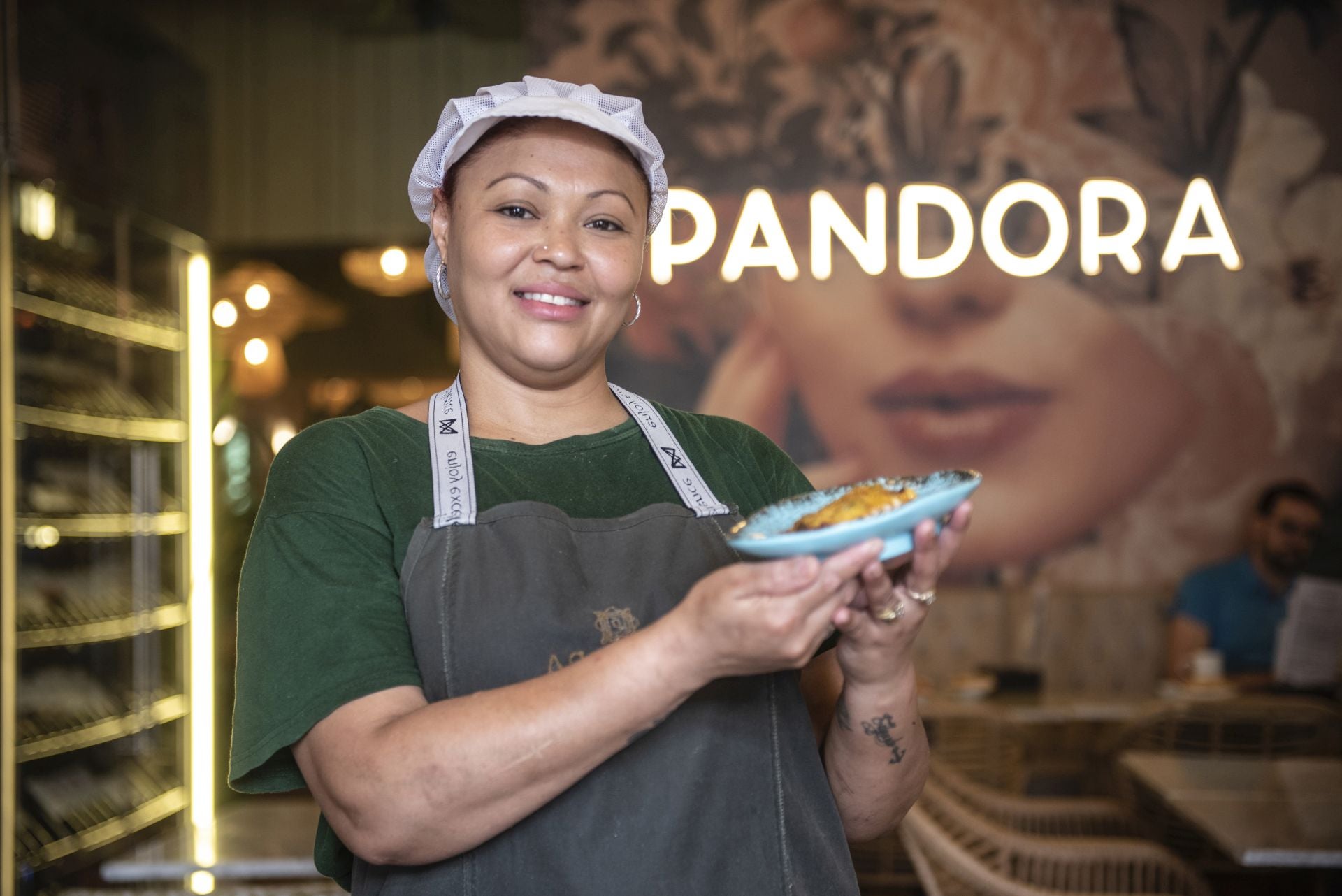 Jessica García, cocinera del Pandora, con la tapa participante.