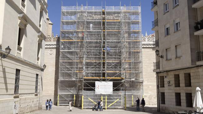 Imagen antes - La fachada del Museo de Escultura vuelve a brillar ya libre de andamios