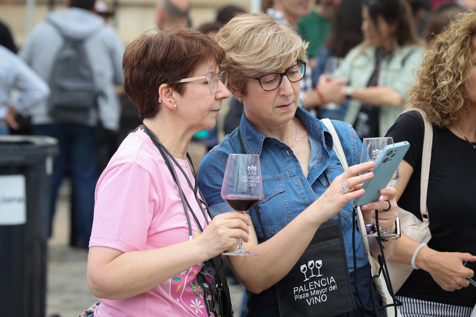 Asistentes a Palencia Plaza Mayor del Vino