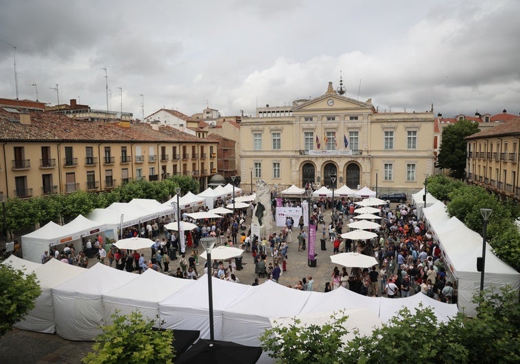 El público respaldó la iniciativa de Palencia Plaza Mayor del Vino.