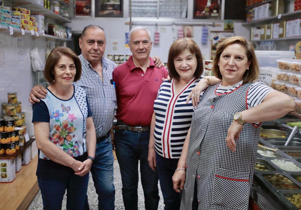 De izquierda a derecha, María José Montero, Jesús Hernández, Julián Hernández, Mari Carmen Gómez y Mari Luz Hernández.