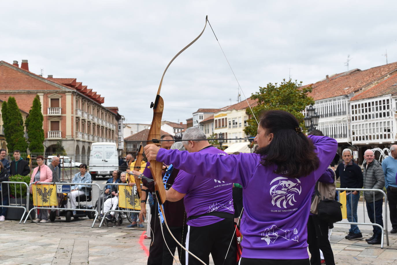 Las fiestas de Aguilar se despiden con una exhibición de tiro con arco