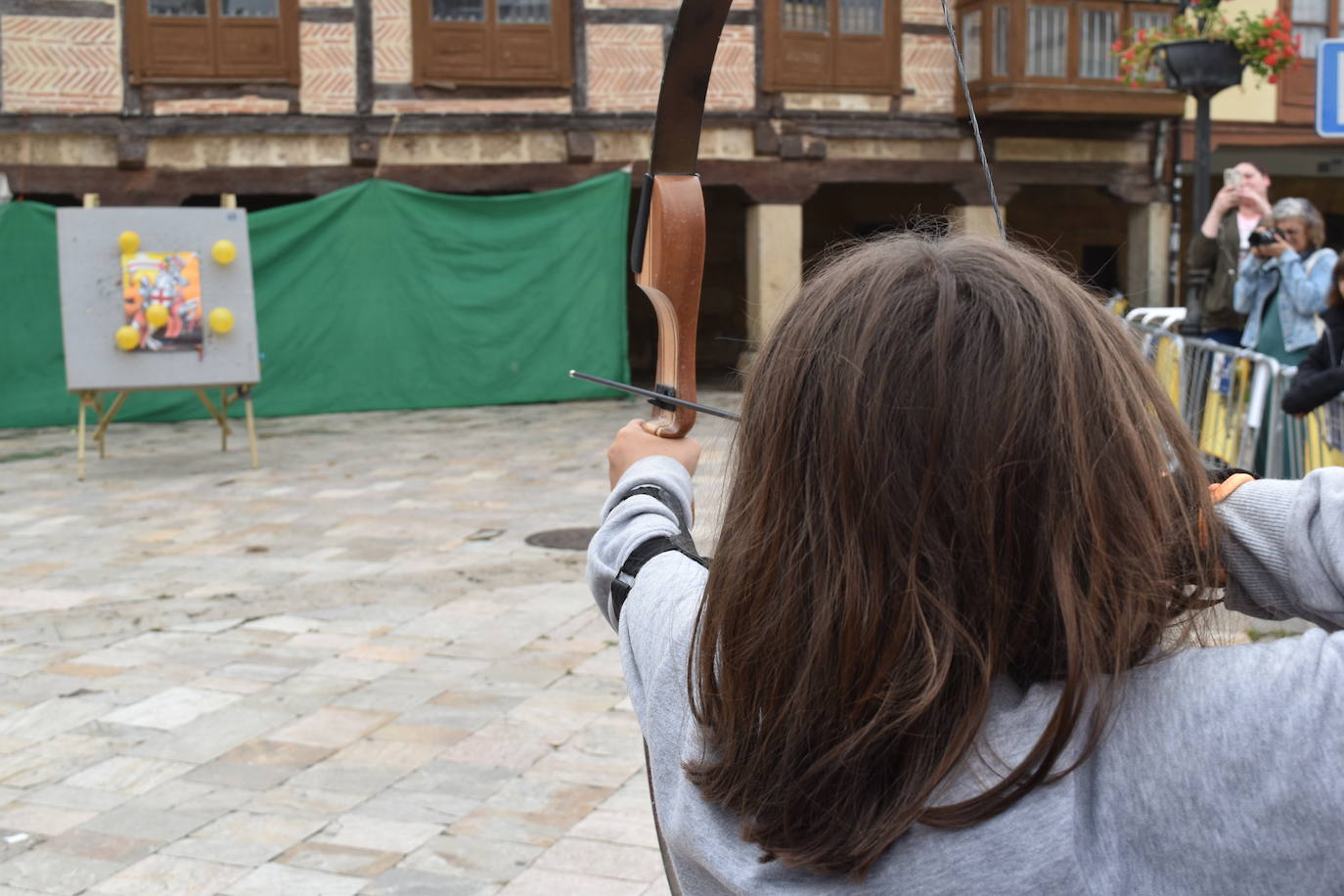 Las fiestas de Aguilar se despiden con una exhibición de tiro con arco