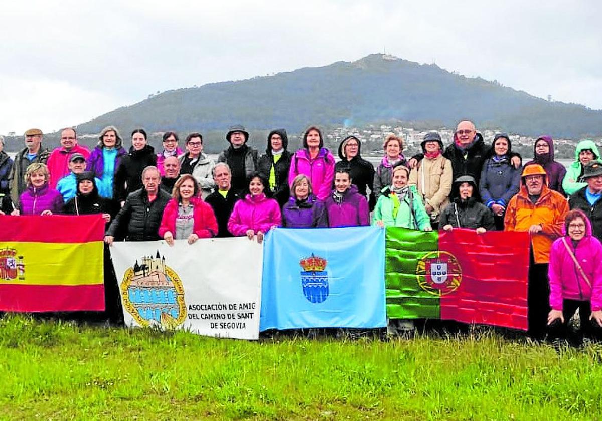 Miembros de Amigos del Camino de Santiago de Segovia en una de sus salidas.