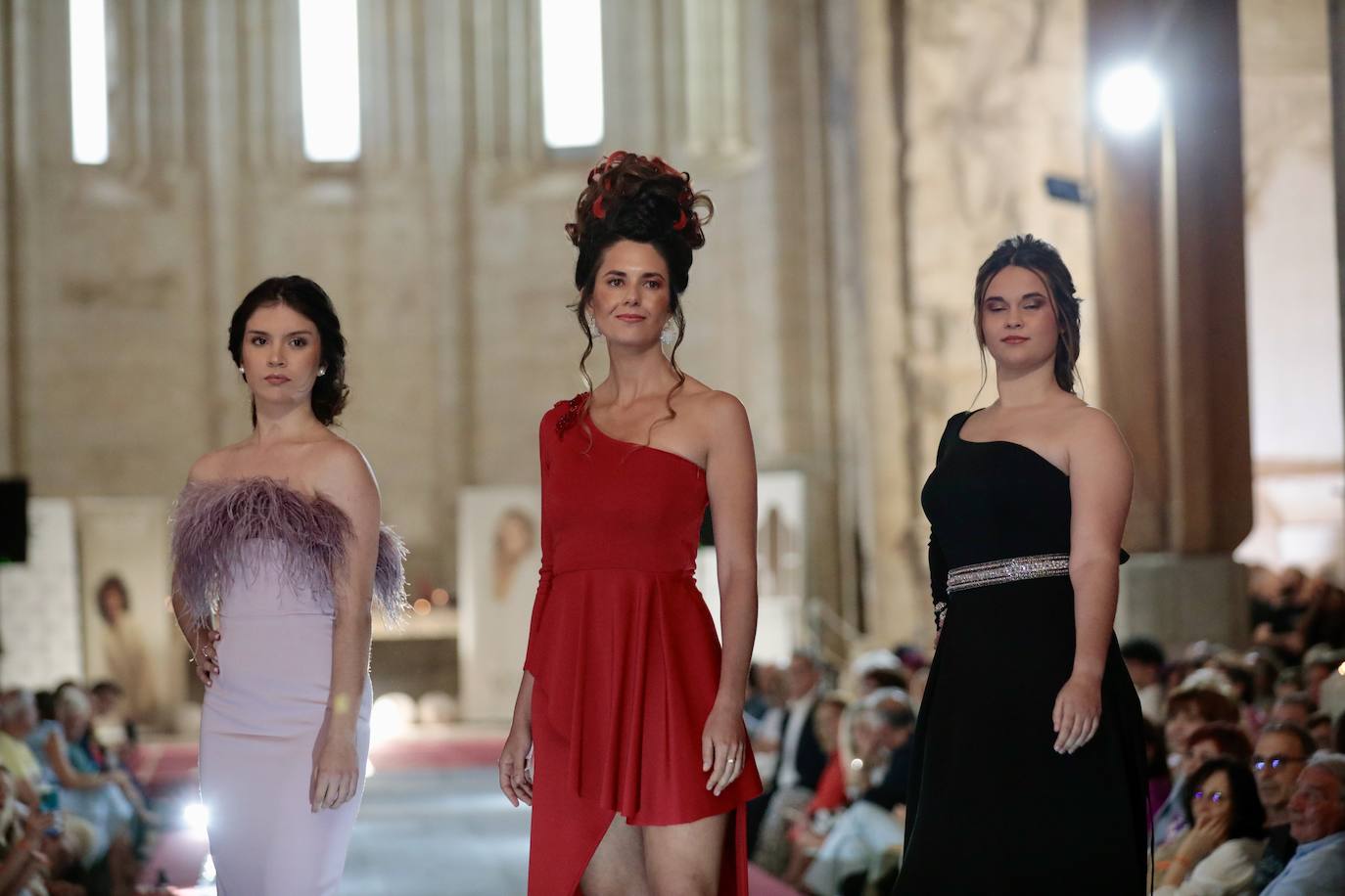 El monasterio de Santa María de Palazuelos se llena de moda con un desfile solidario