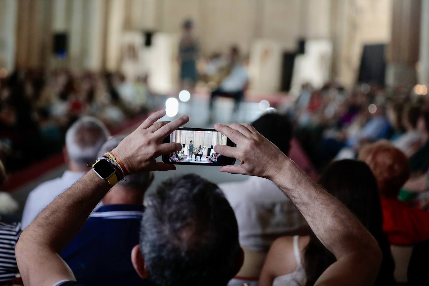 El monasterio de Santa María de Palazuelos se llena de moda con un desfile solidario