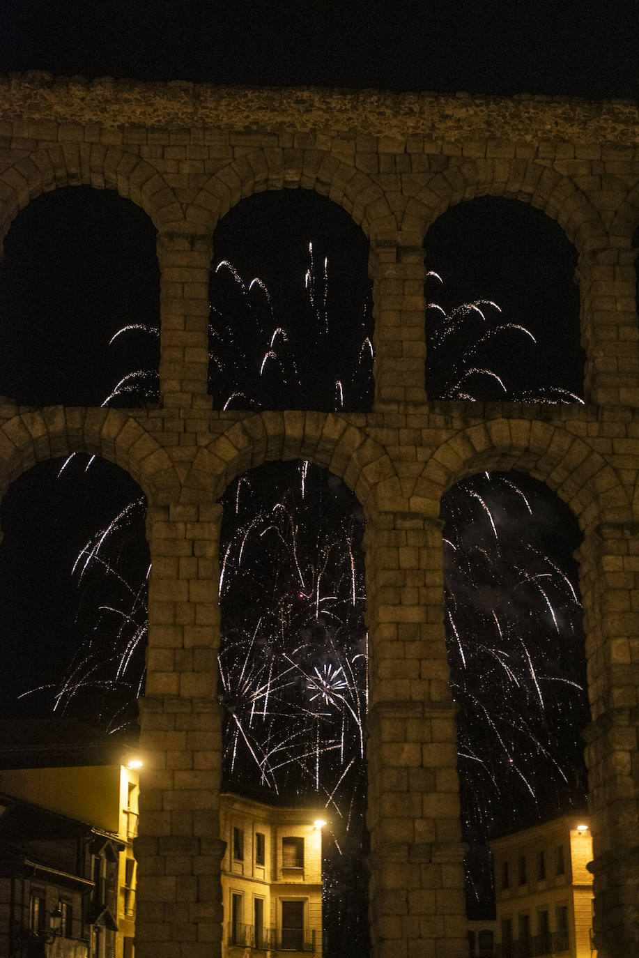 Los fuegos artificiales de Segovia, en imágenes