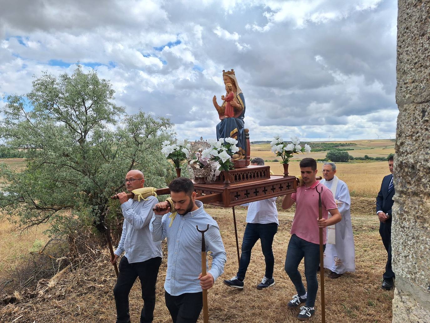 Montealegre se rinde a la Virgen de Serosas