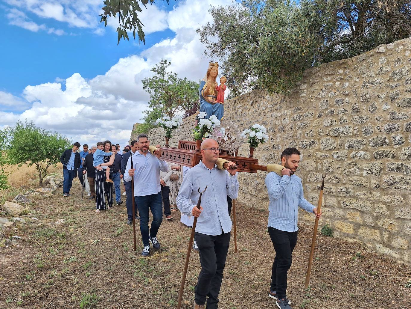 Montealegre se rinde a la Virgen de Serosas